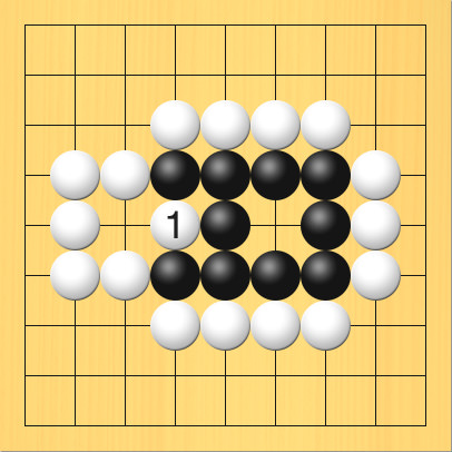 白がアタリの黒石を取って黒に1眼しかない図。進行手順、白4の5に打って、黒3の5の石を取る