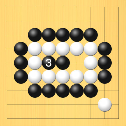 黒が白の陣地の中に打ってアタリにした図。進行手順、3手目・黒4の5