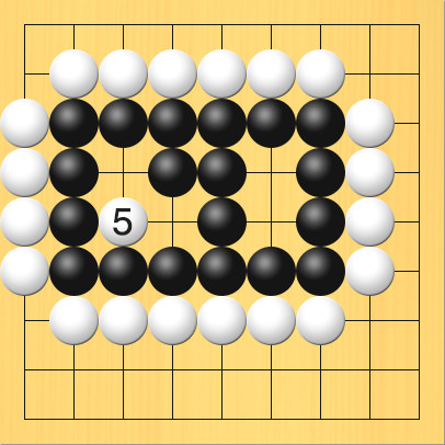 白が黒のめの中に打った図。進行手順、5手目・白3の5