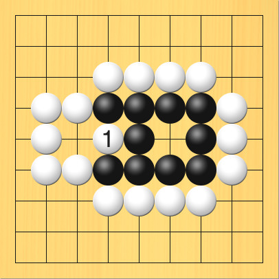 白がアタリの黒石を取って黒に1眼しかない図。進行手順、白4の5に打って、黒3の5の石を取る